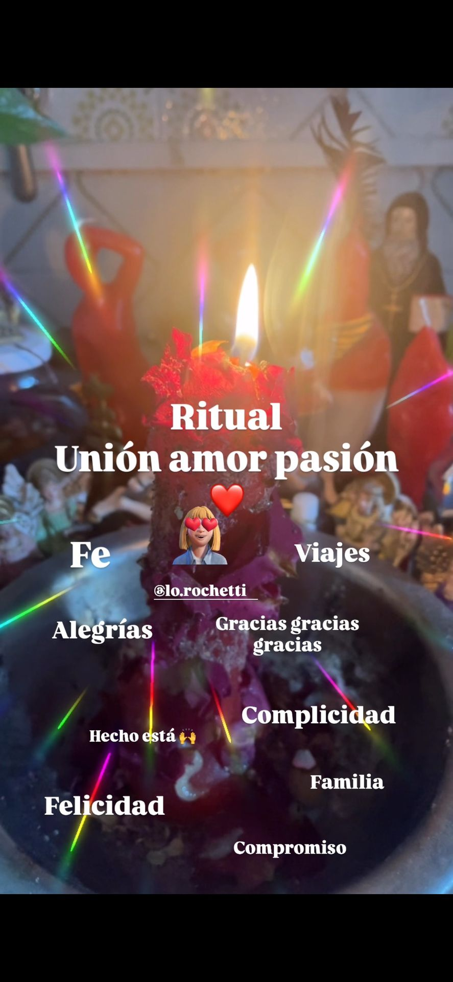 Ritual “Unión amor pasión” con velas, luces de colores y palabras en español sobre el amor y la felicidad.