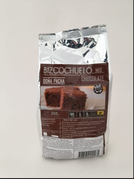 Una bolsa de papel de aluminio plateado con mezcla