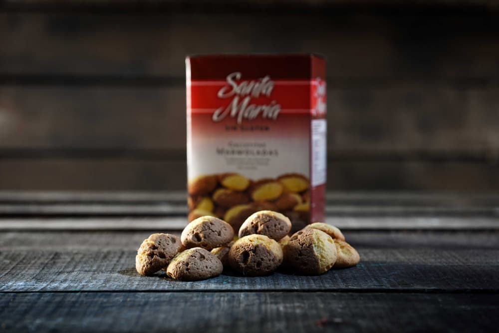 Una caja de galletas de mermelada de Santa María d