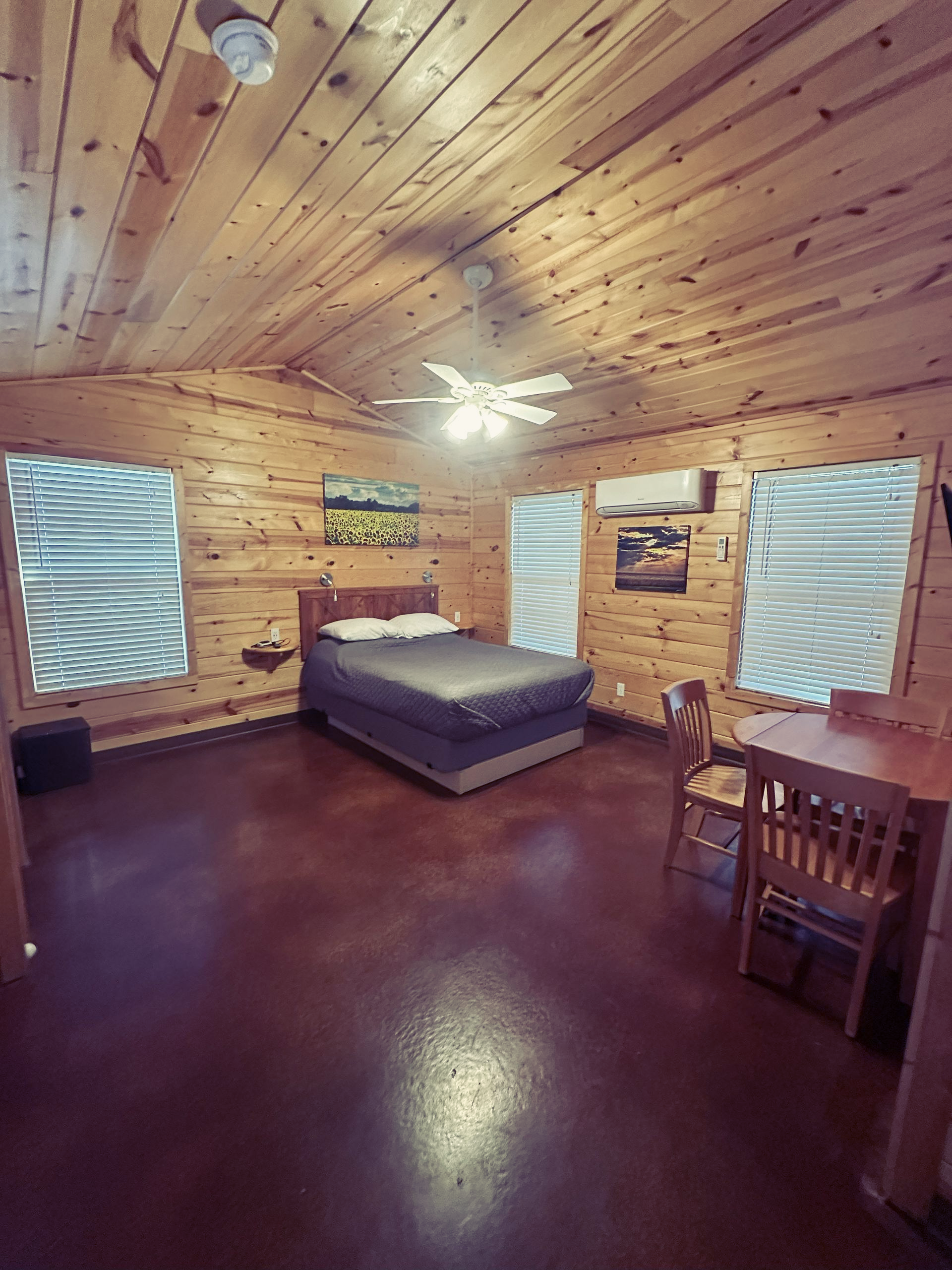 Cabin 4 - Inside