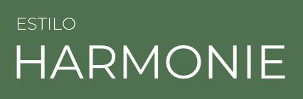 Rectángulo verde con la palabra “ESTILO” encima de “HARMONIE” en blanco.