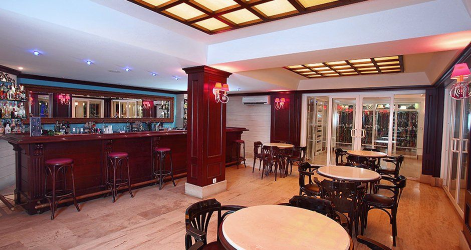 Cactus Mirage Hotel, Eating&Drinking