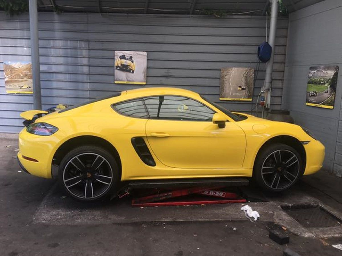 auto-gialla
