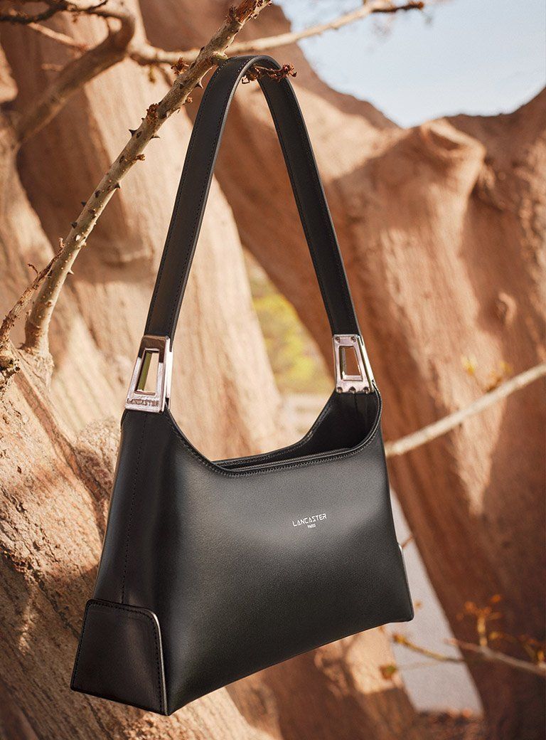 sac à main en cuir noir boucle métal