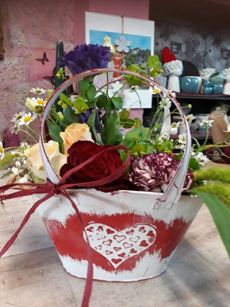 composizione floreale con cuore