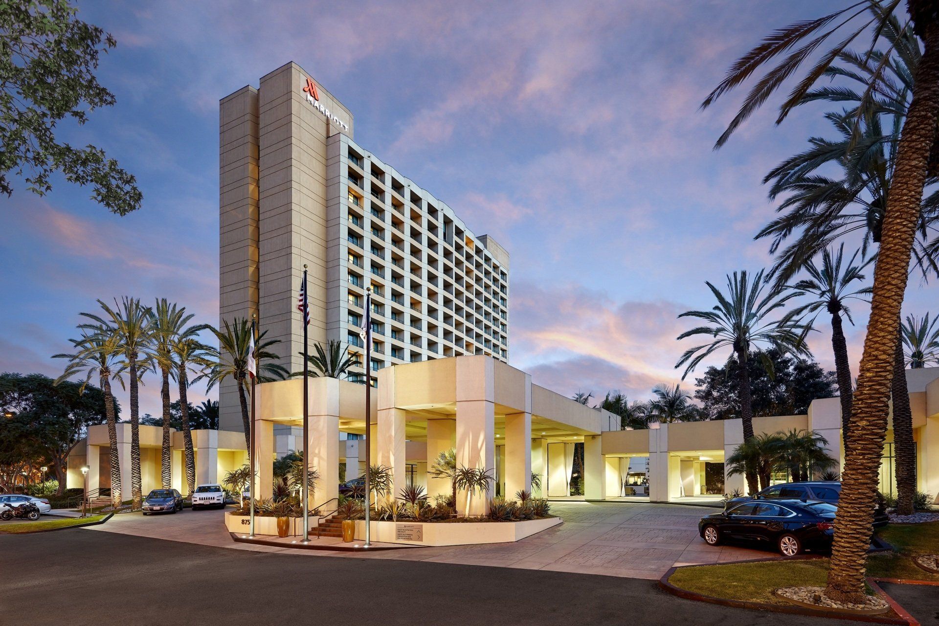 2021 Host Hotel The San Diego Marriott Mission Valley Hotel front entrance in San Diego, Ca.