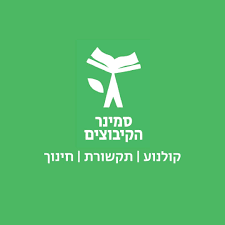 רקע ירוק עם לוגו לבן עליו.