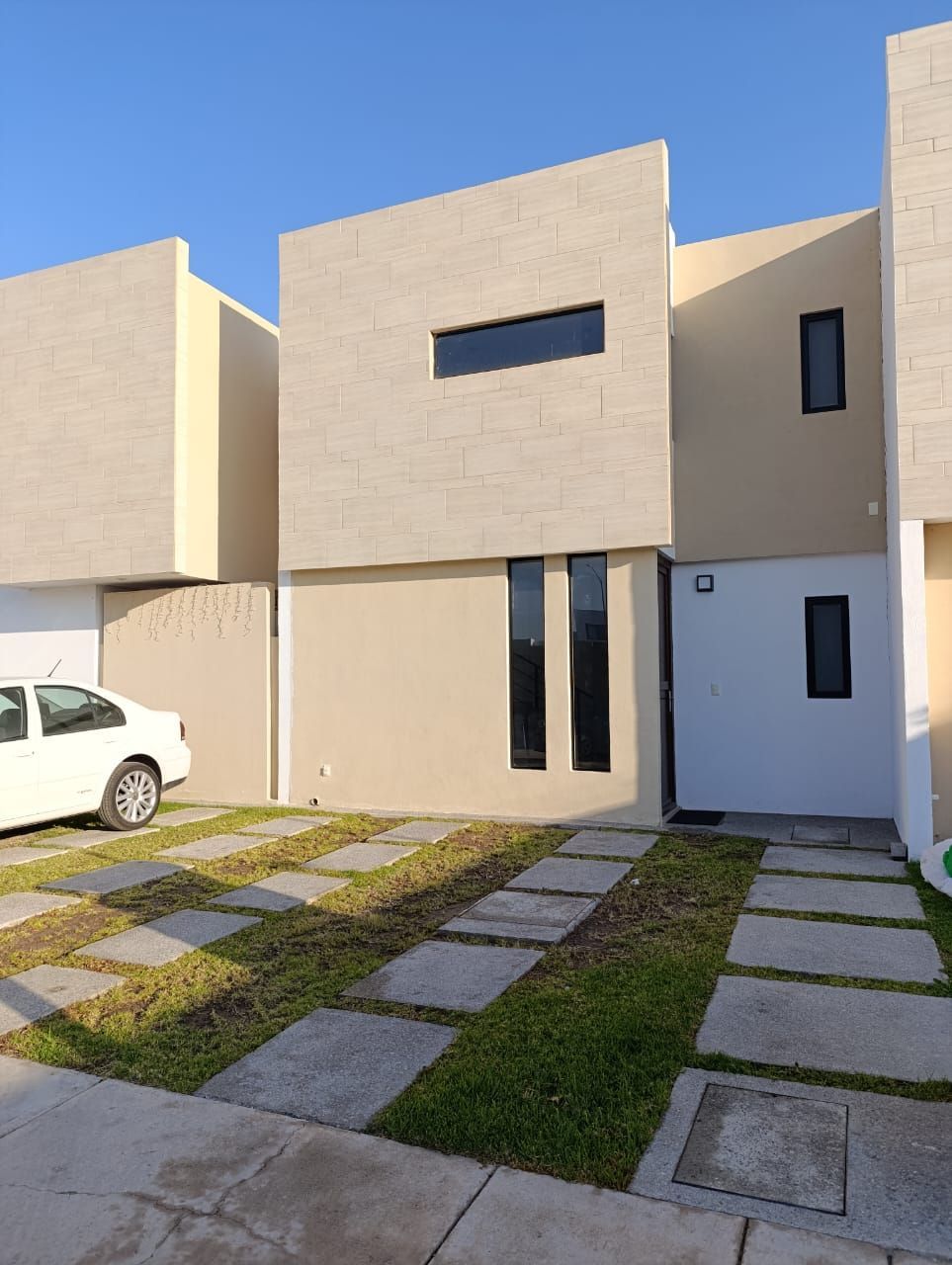 ?*SE RENTA CASA EN RESIDENCIAL BOSQUES DE SANTA RITA*?  ?*PRIVADA CON ACCESO CONTROLADO Y AMENIDADES*?
