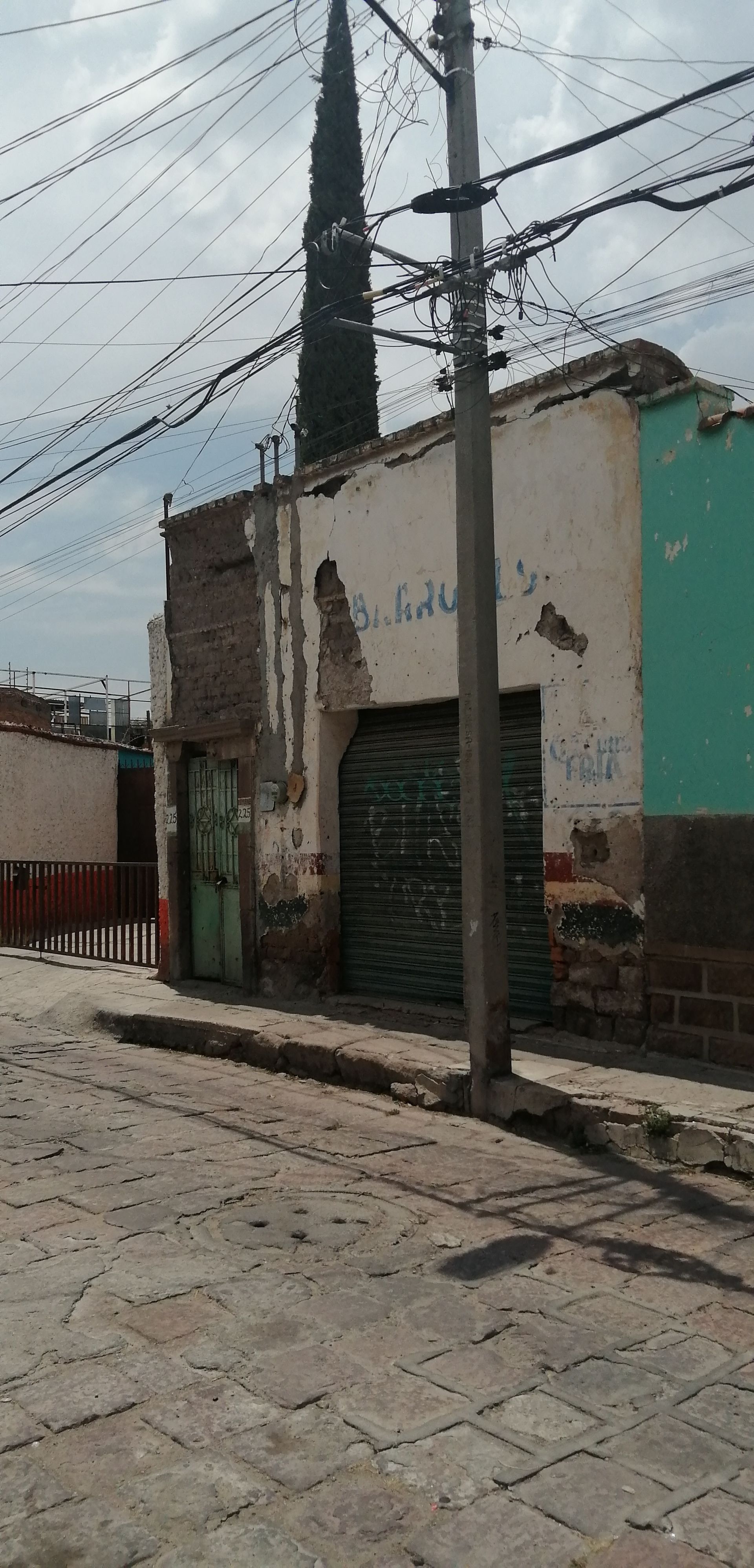 SE VENDE TERRENO EN BARRIO SAN SEBASTIAN, CENTRO HISTORICO SLP