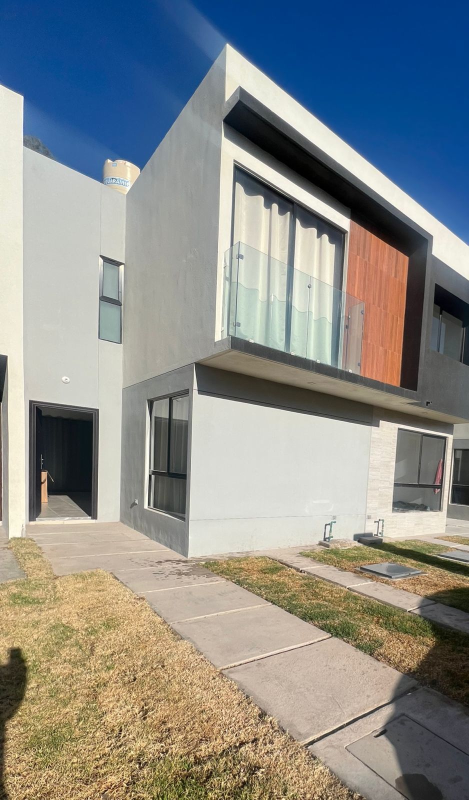 ?*SE RENTA CASA EN AVANTHO RESIDENCIAL, SOLEDAD DE GRACIANO SÁNCHEZ*?  *A UNOS MINUTOS DEL FRACCIONAMIENTO PUERTA REAL, ANTES DE LLEGAR A PIQUITO DE ORO*