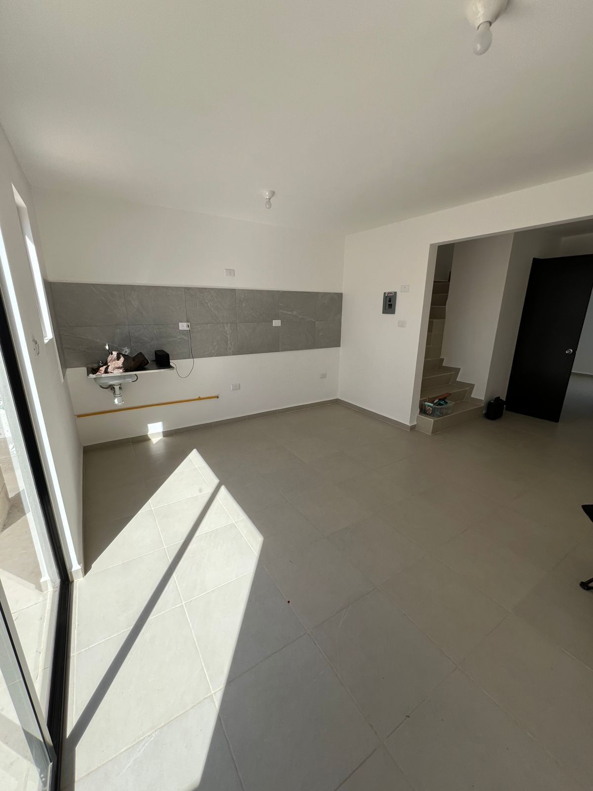 ?*SE RENTA CASA EN AVANTHO RESIDENCIAL, SOLEDAD DE GRACIANO SÁNCHEZ*?  *A UNOS MINUTOS DEL FRACCIONAMIENTO PUERTA REAL, ANTES DE LLEGAR A PIQUITO DE ORO*