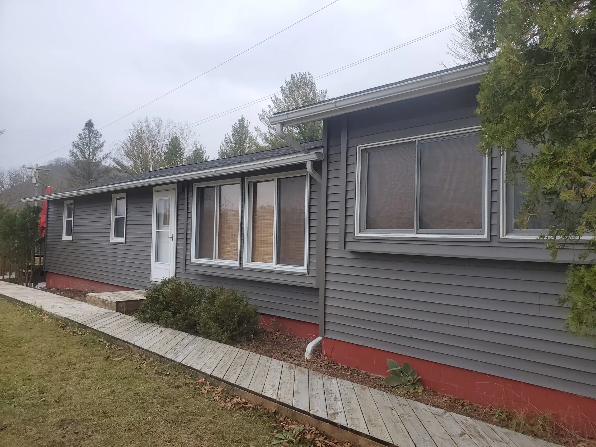 front of house showing new siding and roof installed by Curti Construction 