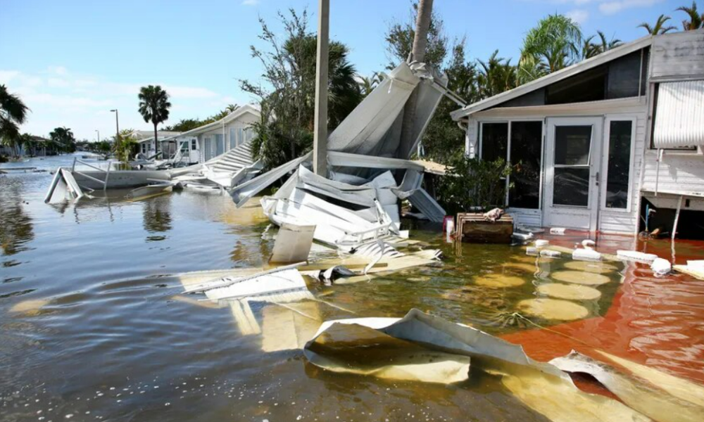 Storm hitting South Florida causing property damage.
