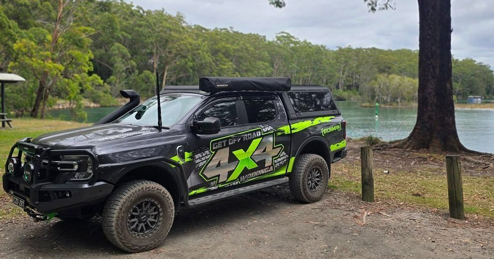 Black Green 4x4 At Wodonga Lake