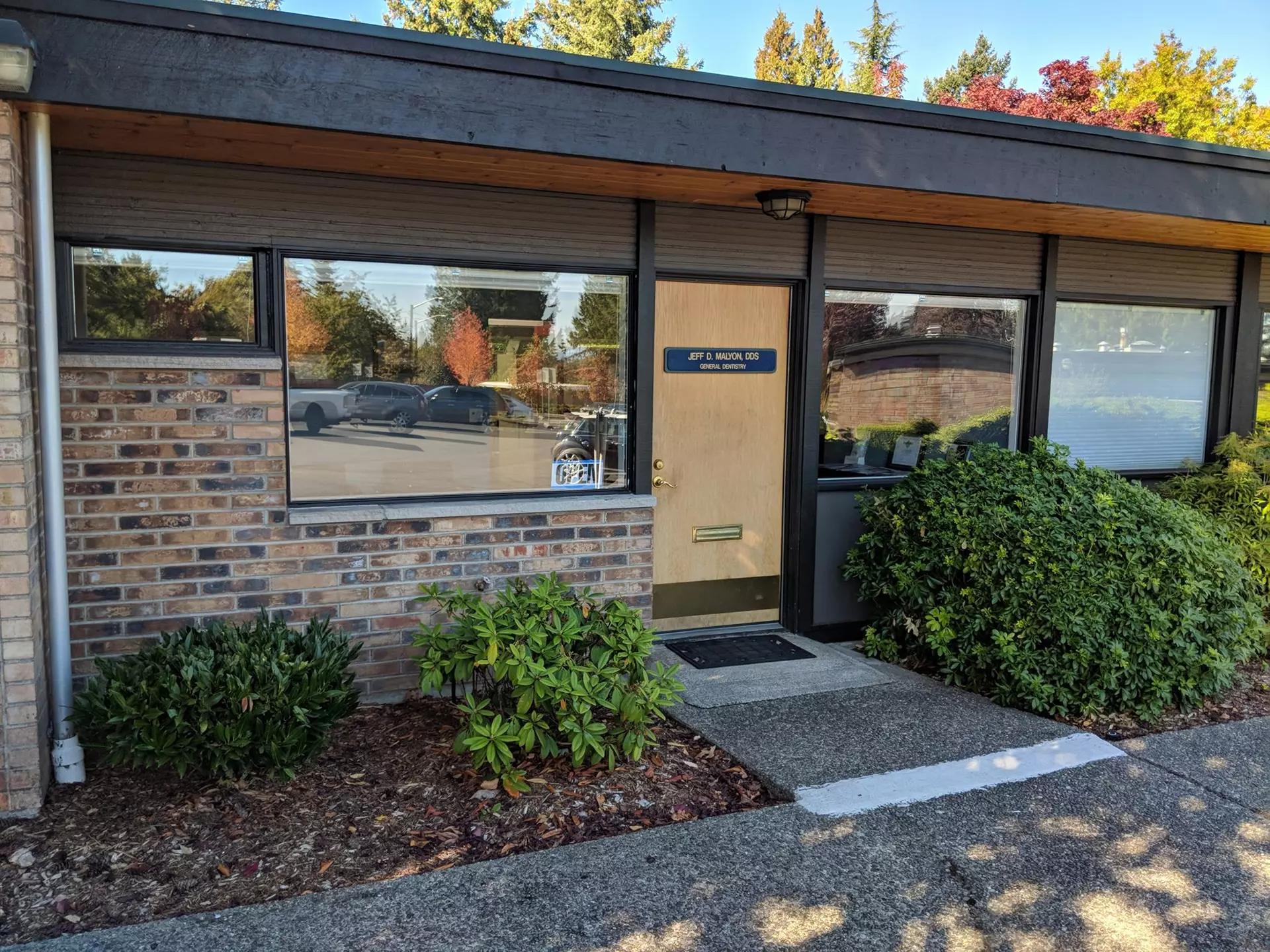 The front of Lake Hills Family Dentistry.