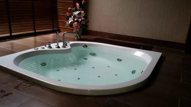 JACUZZIS