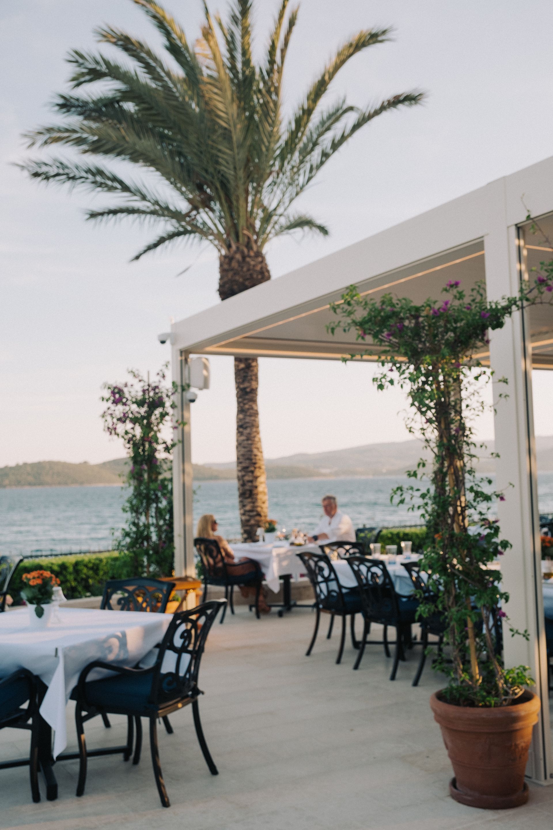A restaurant with tables and chairs overlooking the ocean, Kapetanov Dvor