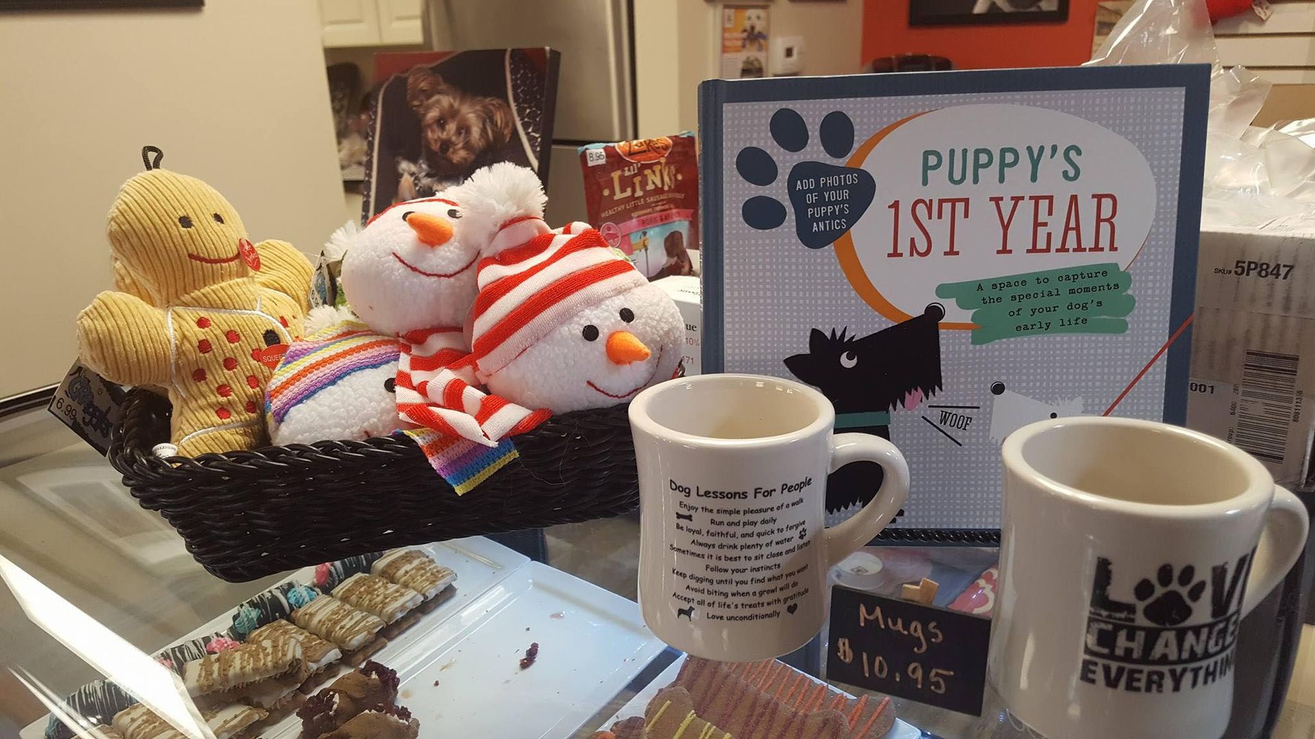 A table with a sign that says puppy 's 1st year