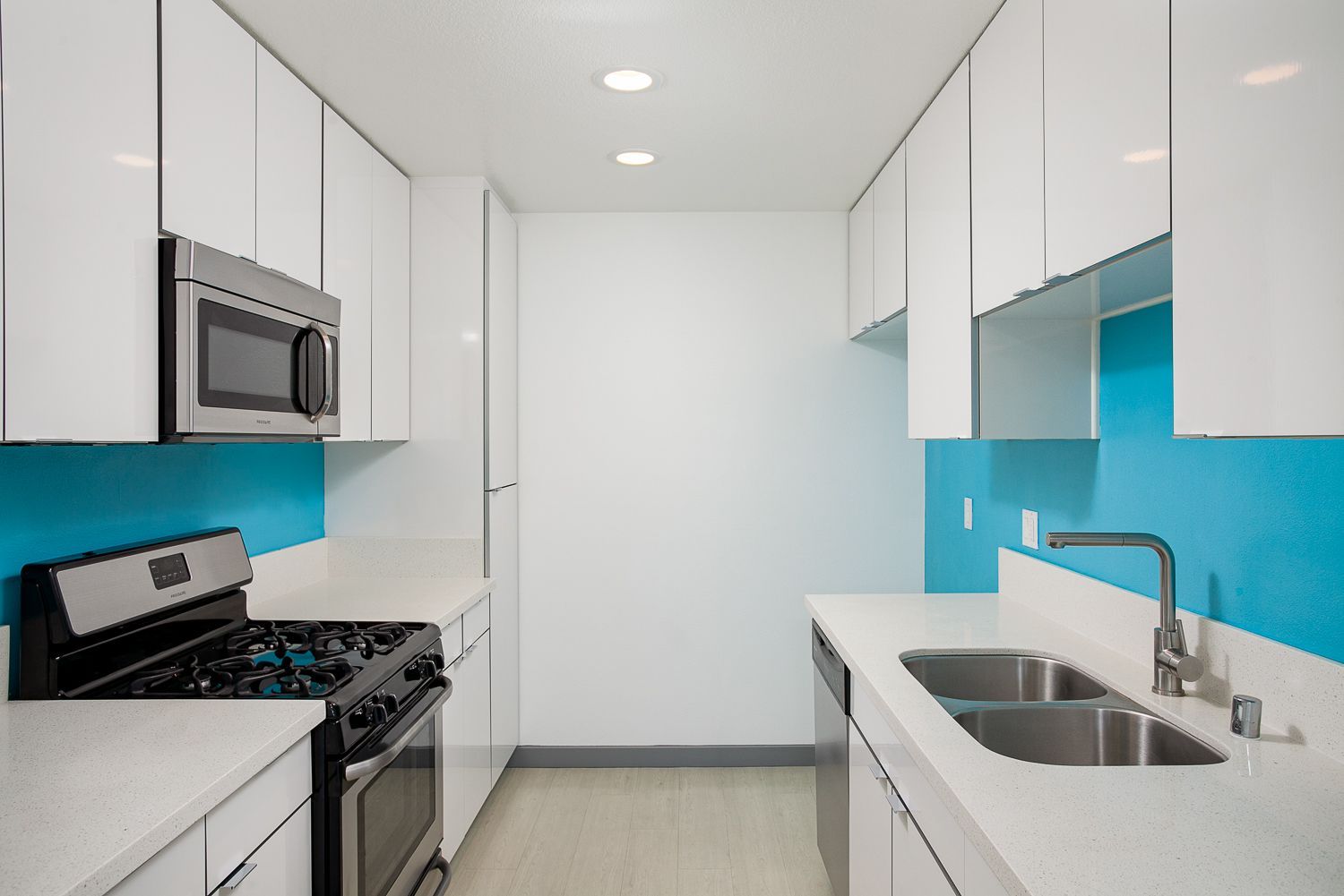 Sliding Photo Gallery Displaying Apartment Features - Kitchen #3