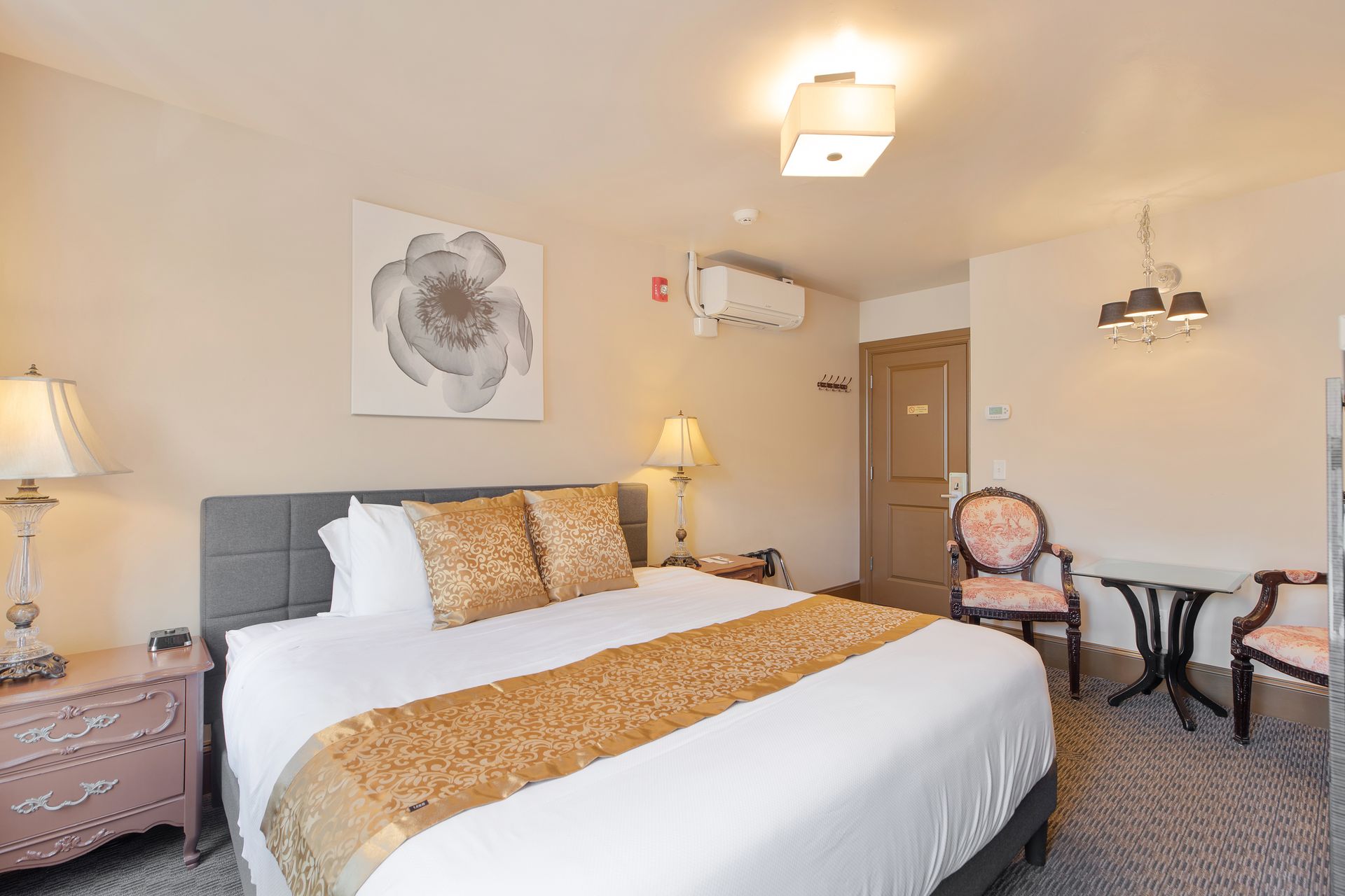 bedroom-suite