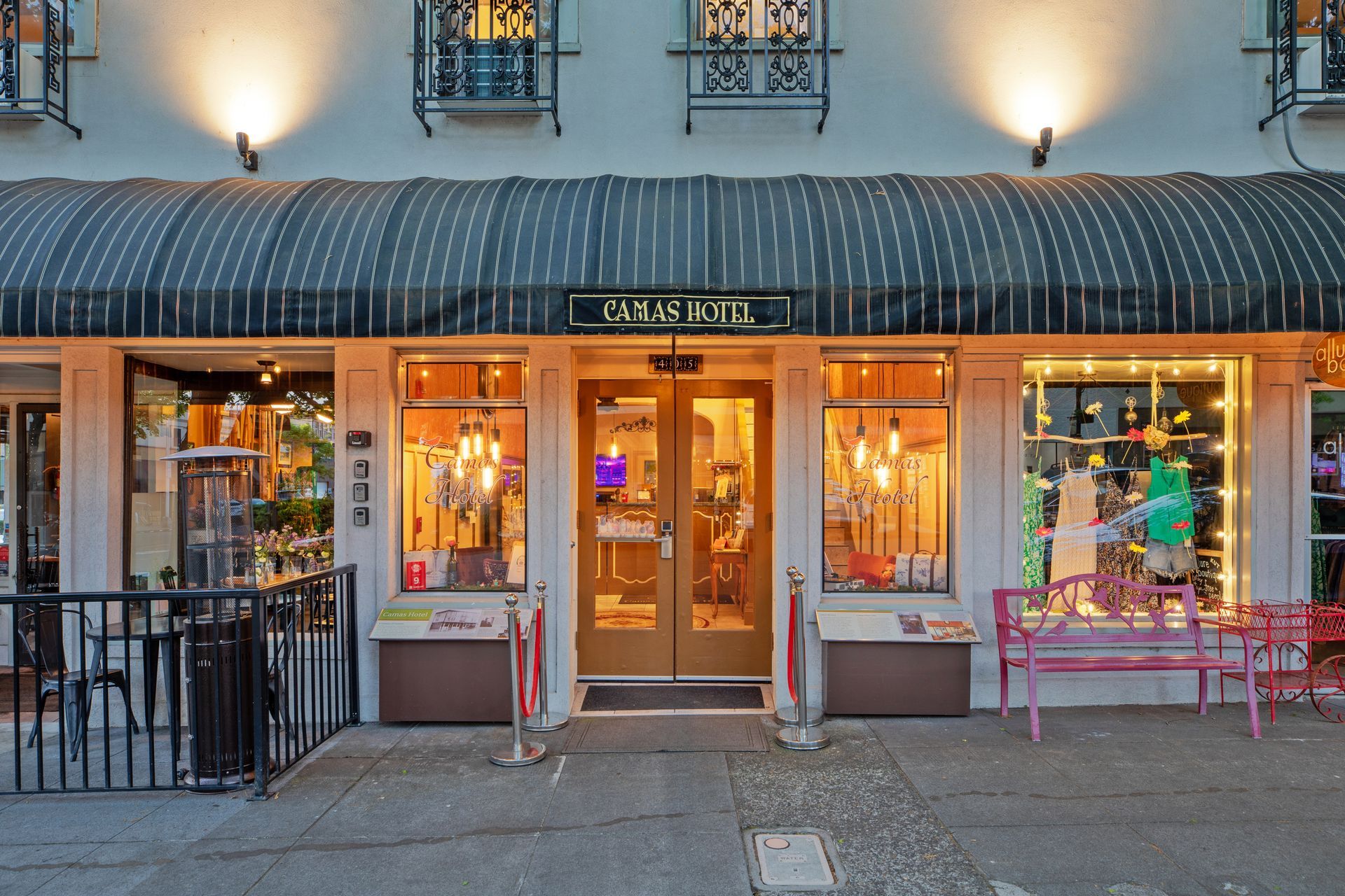camas-hotel-front