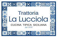 Insegna in piastrelle blu e bianche per la Trattoria La Lucciola, con la scritta