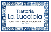 Insegna in piastrelle blu e bianche per la Trattoria La Lucciola, con la scritta 