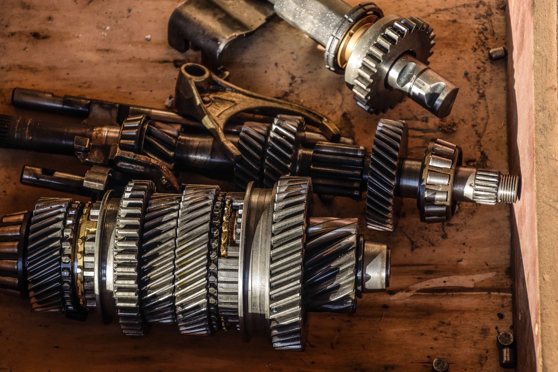 Dismantled box car transmissions. The gears on the shaft of a mechanical transmission.