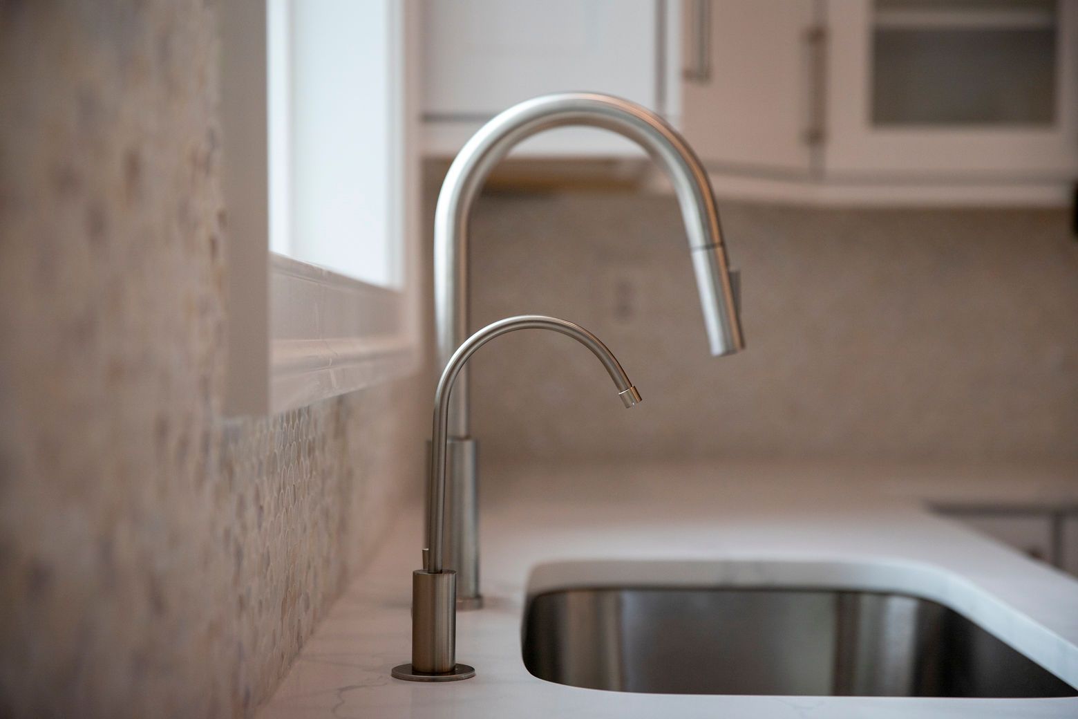 Kitchen Backsplash Tile Replacement in Reisterstown MD. Scallop Mosaic Design.