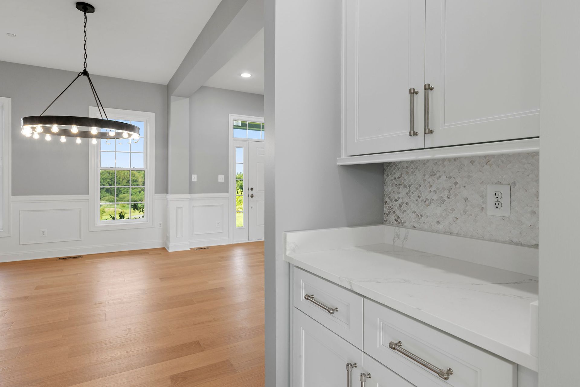 Kitchen aesthetic upgrade: finding the best mosaic tile backsplash and quartz countertop design for luxury homes.