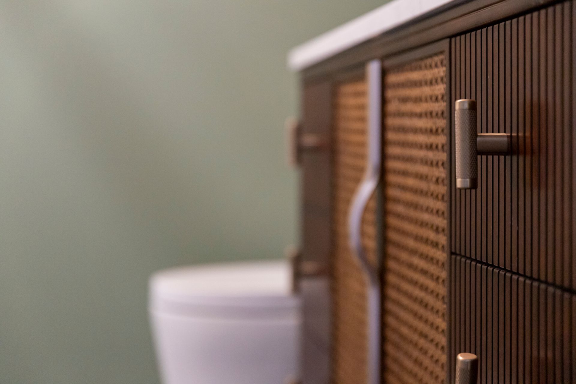 Seamless bathroom design execution from initial 3D planning to final walkthrough