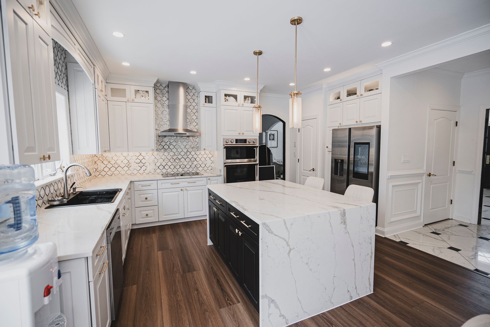 High-quality kitchen craftsmanship highlighting modern trends and finishes.