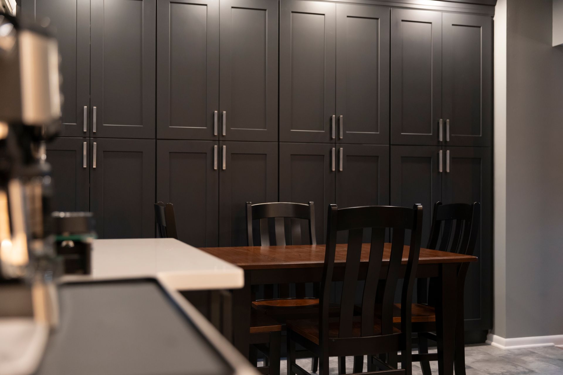 High-quality waterproof flooring for a modern and functional kitchen.