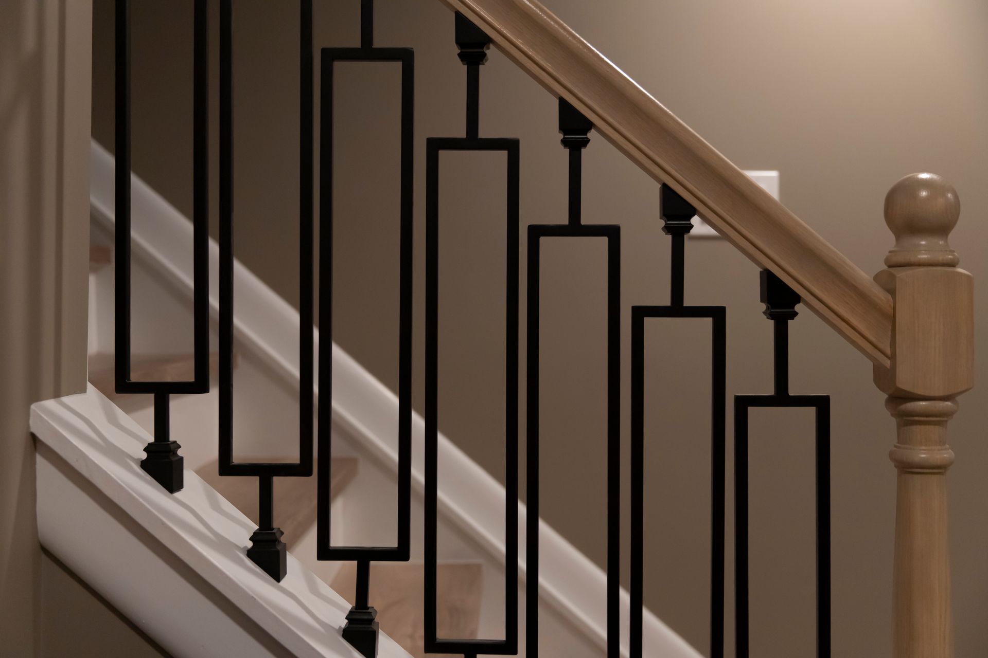 Modern Iron Stair Balusters: Sleek black geometric balusters providing a minimalist, high-end look.