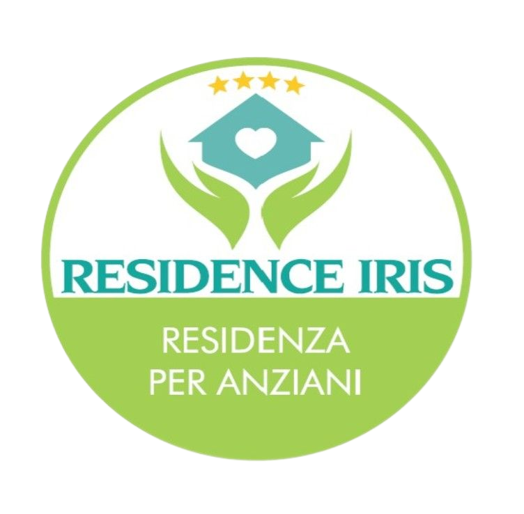 Un logo circolare raffigurante una casa con un cuore, sorretta da mani verdi e sormontata da quattro stelle, con la scritta