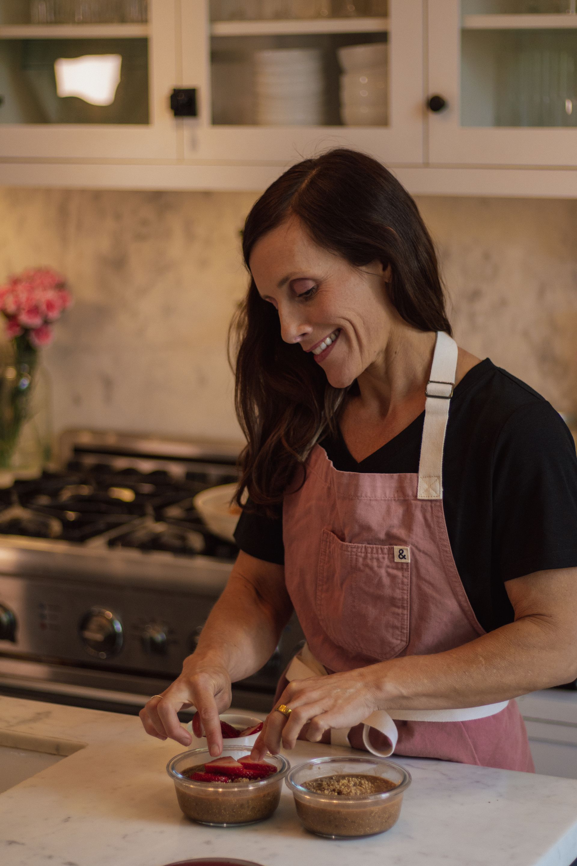 Phoenix dietitian Rachel Masser preparing chef designed meals for personalized nutrition support