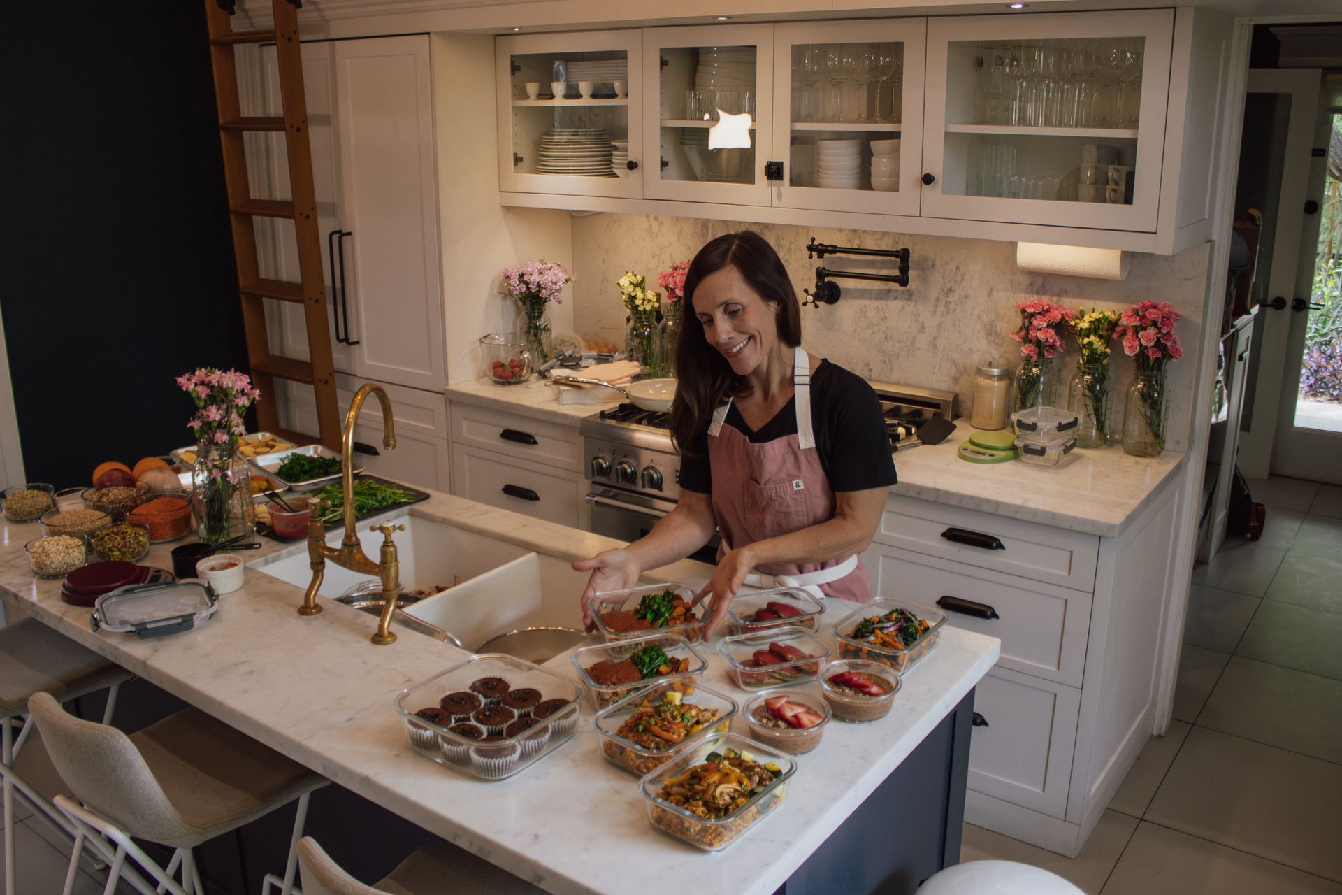 registered dietitian and chef Rachel Masser holding a chef prepared nutrition meal in a professional kitchen in Phoenix Arizona