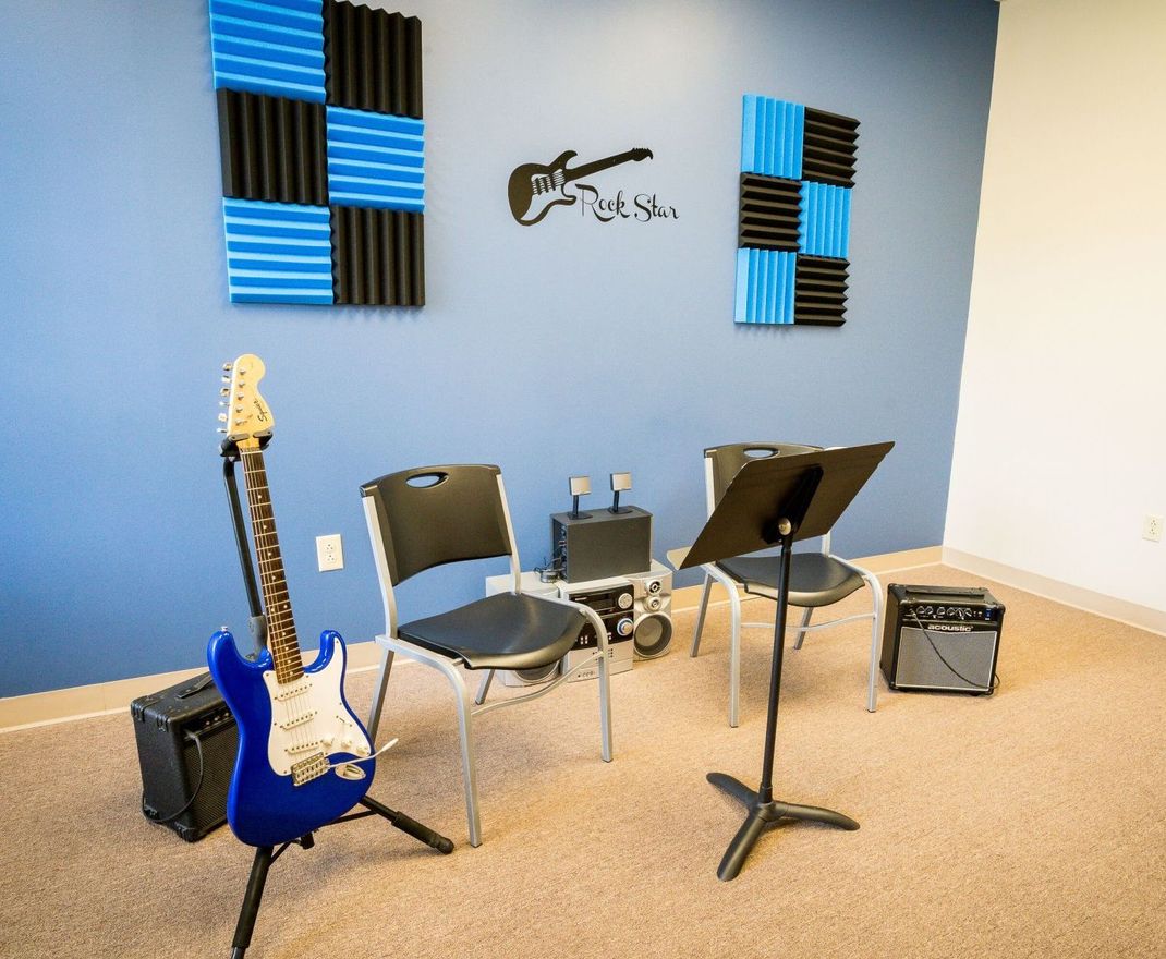 Guitar lessons in Scranton, PA. Scranton Music Academy. Call 570-343-9051. Guitar lessons near me in Scranton, PA.