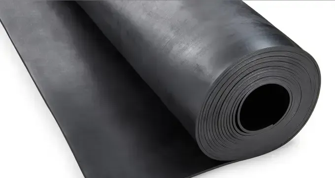 Neoprene nero in diversi spessori per uso industriale e guarnizioni.