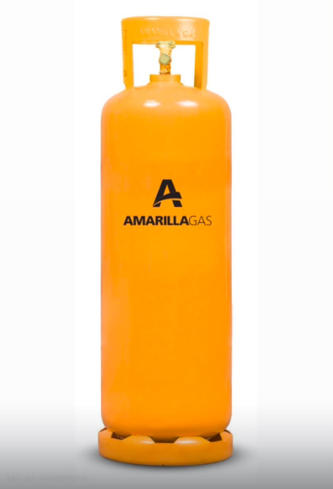 Cilindro de gas naranja con el logotipo de Amarilla Gas sobre fondo blanco.