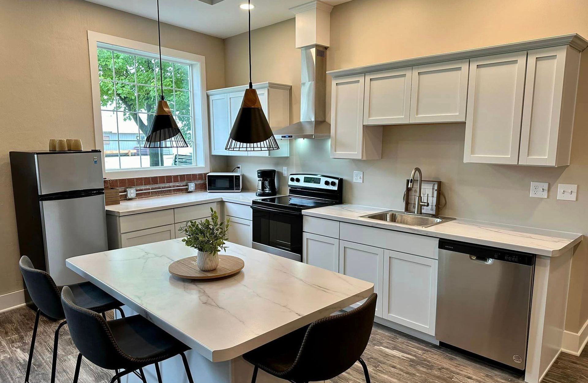 Contemporary Transitional Kitchen Remodel by Cummings Construction, Inc. project photo
