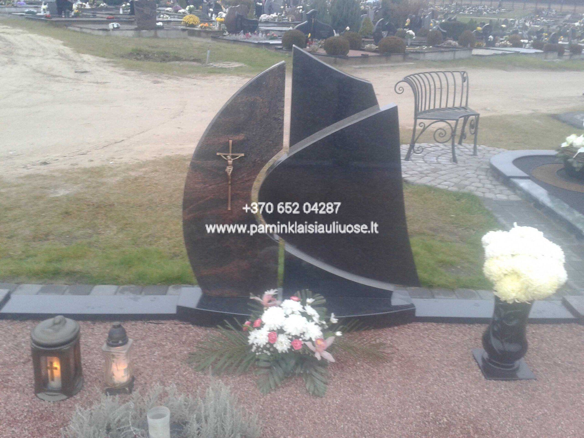 Akmenita, ĮI | 2 dalių paminklai
