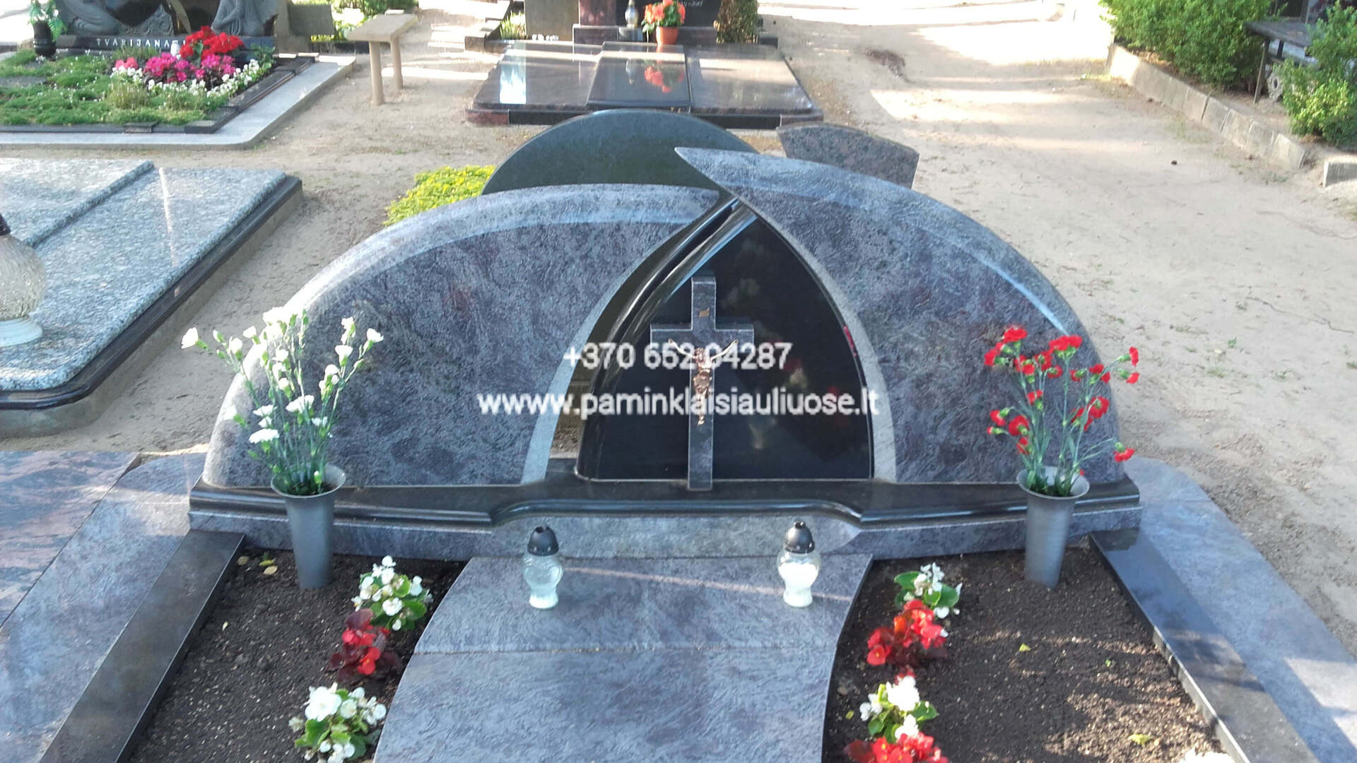 Akmenita, ĮI | 3 dalių paminklai