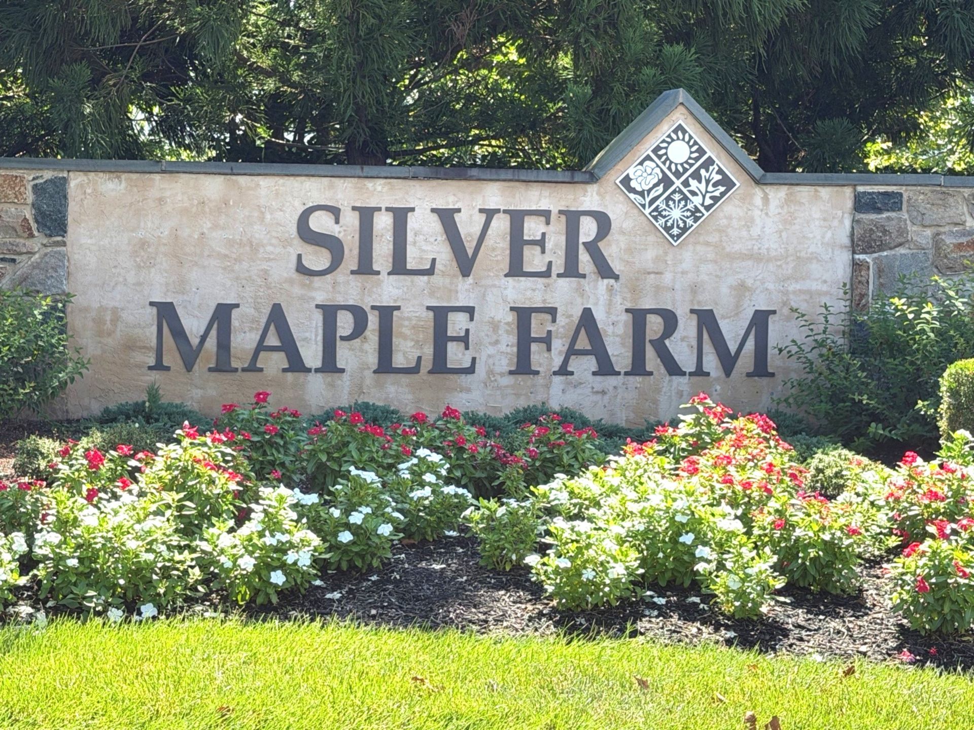Picture of Silver Maple Farm entrance sign
