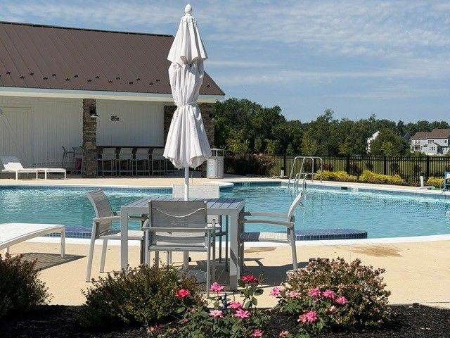 Picture of Parks Edge outdoor pool showing umbrella and table with chairs
