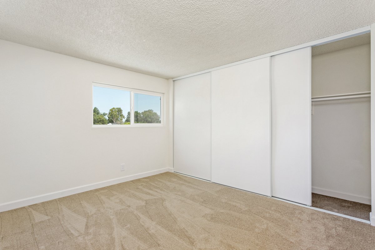 Oakleaf Apartment Homes Property Details