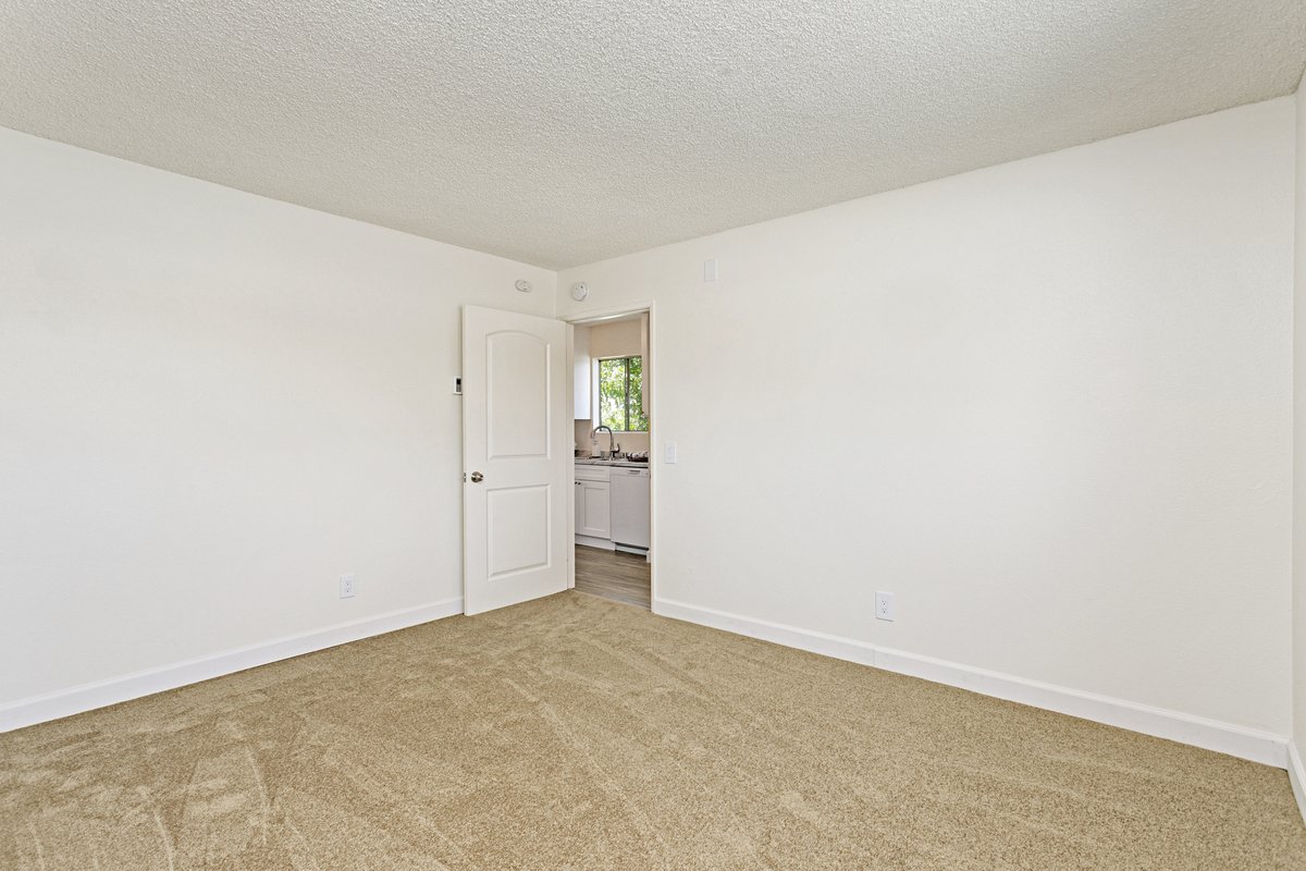 Oakleaf Apartment Homes Property Details