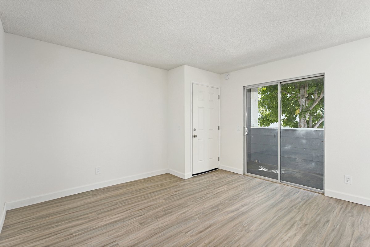 Oakleaf Apartment Homes Property Details