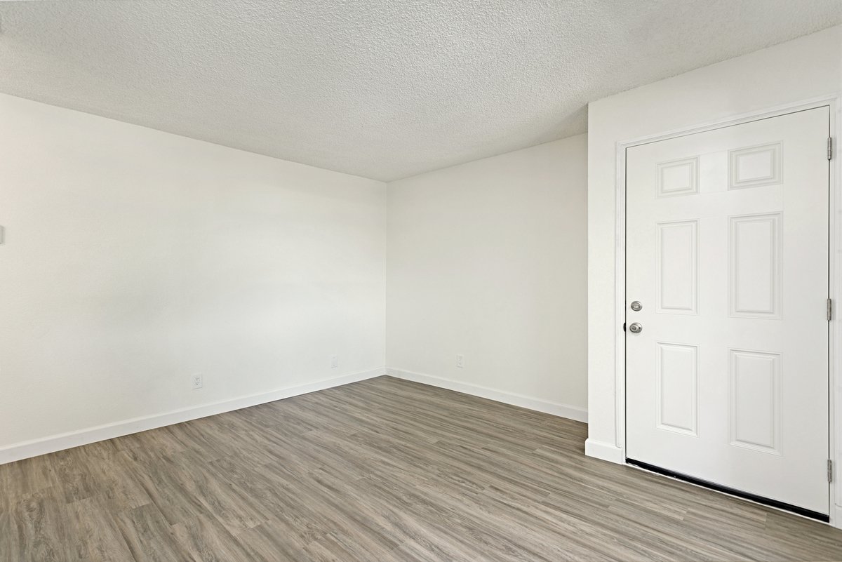 Oakleaf Apartment Homes Property Details