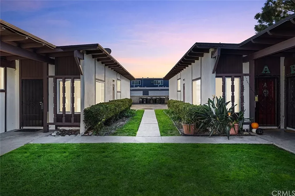 Clearbrook Lane property image of exterior walkway